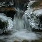 Kleiner Bach im Winter